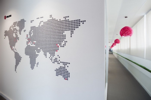 办公室世界地图元素融入设计